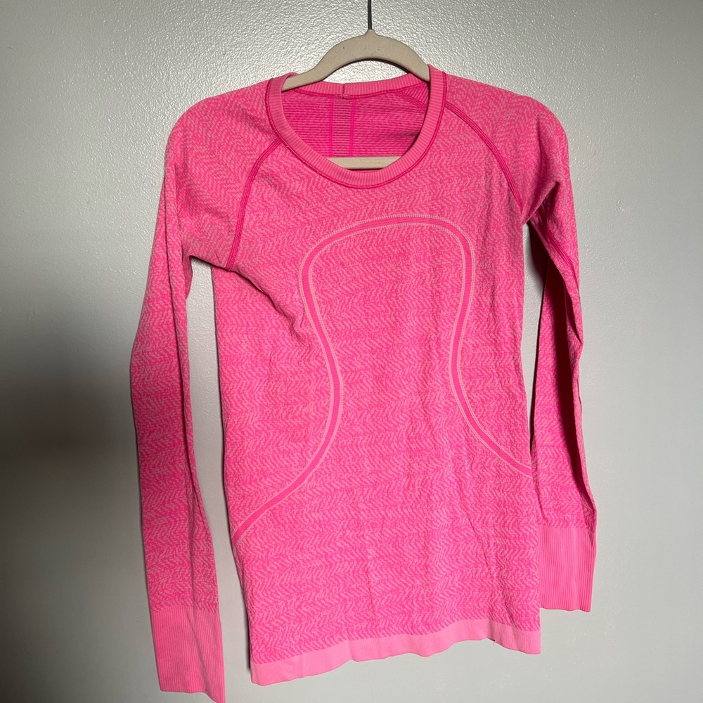 RARE DISCONTINUED LULULEMON LONGLSEEVE